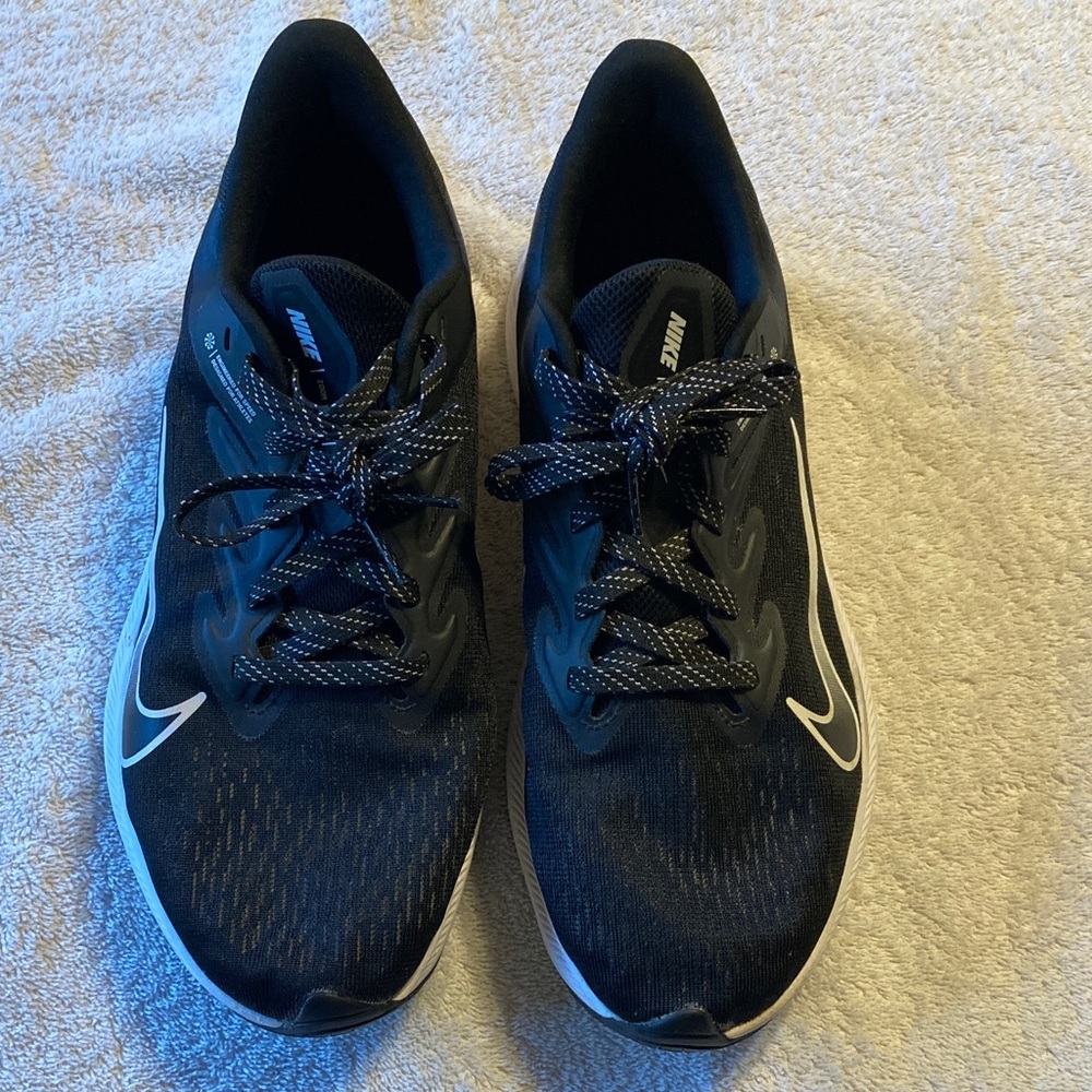 Nike Women’s Black and White Air Zoom Athletic Sneakers